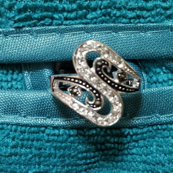 Jewelry - Ring women's genuine marcasite